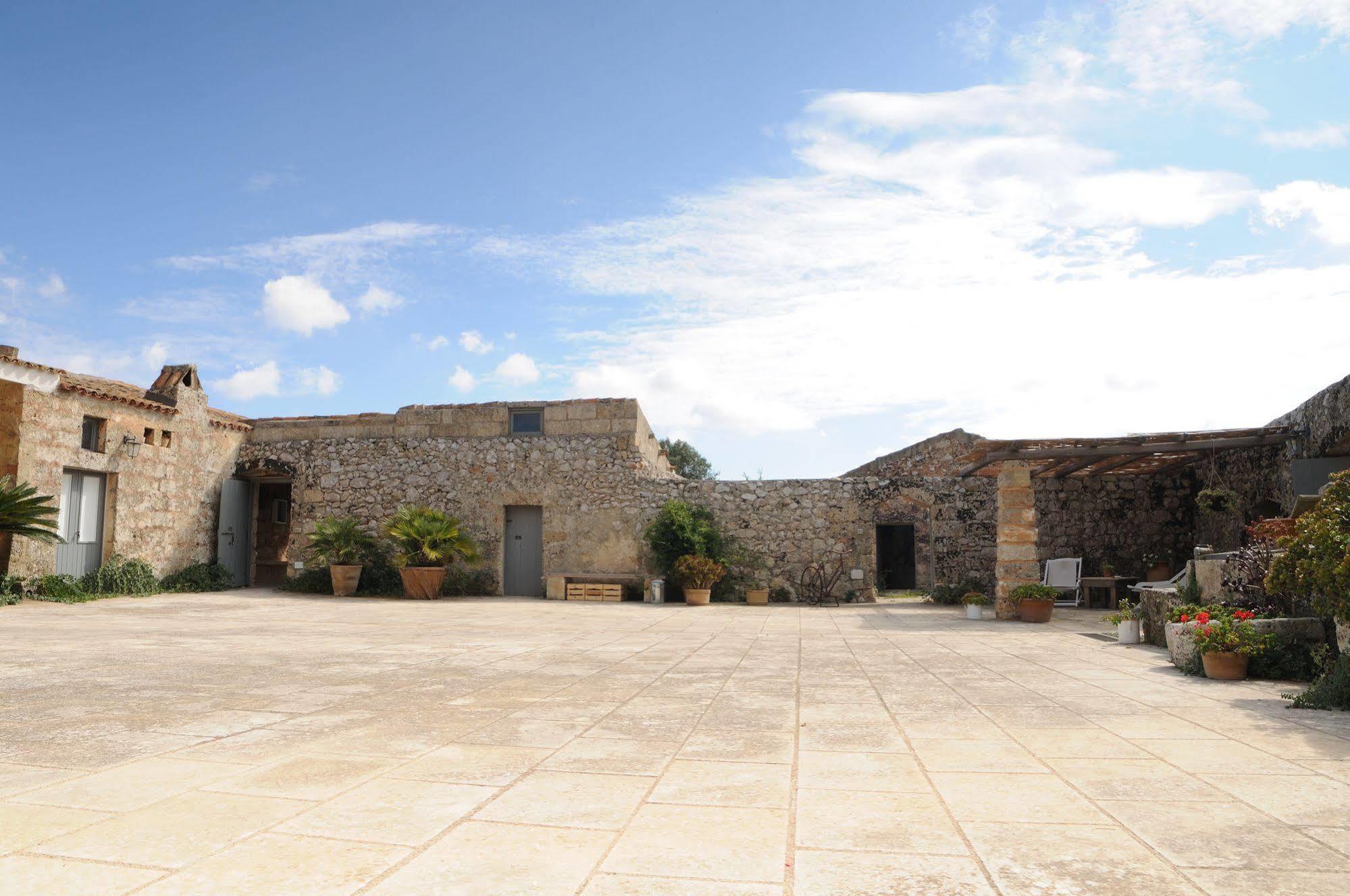 Bed and Breakfast Masseria Uccio Триказе Экстерьер фото